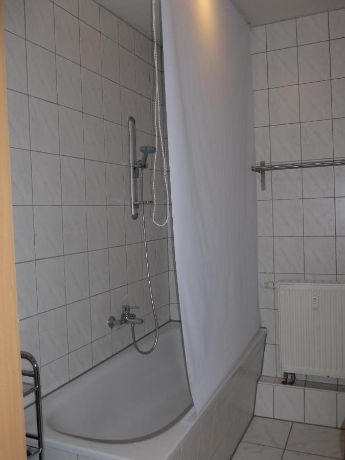 Ferienwohnung Friedrich Schiller, 2 Schlafzimmer, Balkon,kostenloses WiFi, nähe Zentrum, Jena Exterior foto